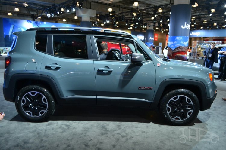 2015 Jeep Renegade at 2014 New York Auto Show - side