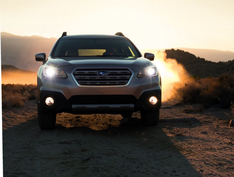 2015 Subaru Outback front press shot