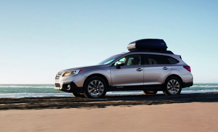 2015 Subaru Outback side press shot