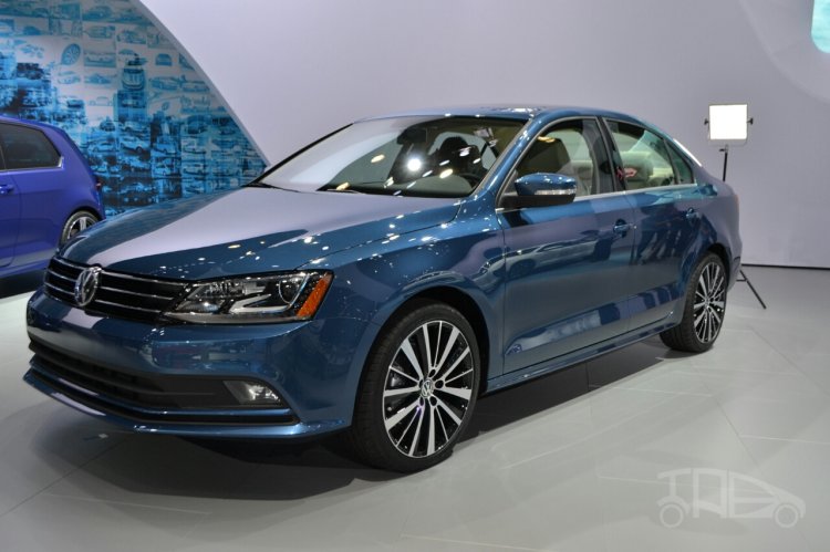 2015 VW Jetta at 2014 NY Auto Show front quarter