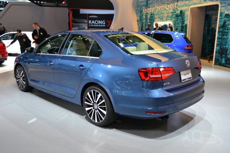 2015 VW Jetta at 2014 NY Auto Show rear quarter