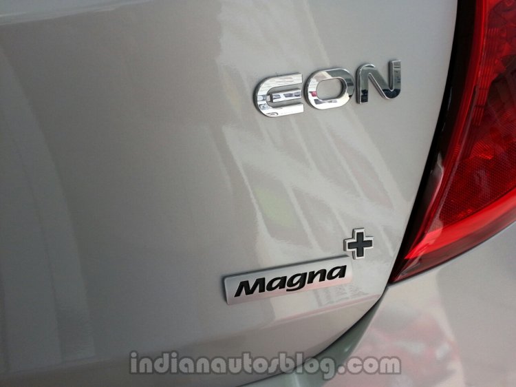 Hyundai Eon 1L IAB spied Magna trim