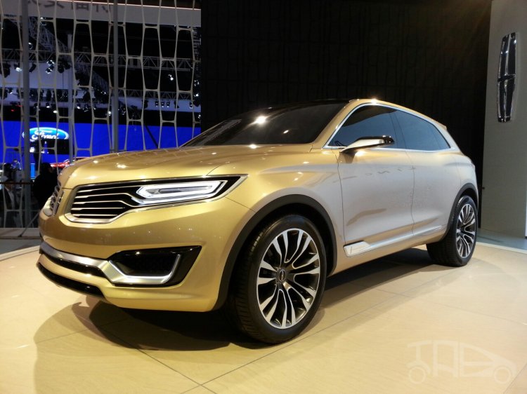 Lincoln MKX Concept front three quarters at Auto China 2014