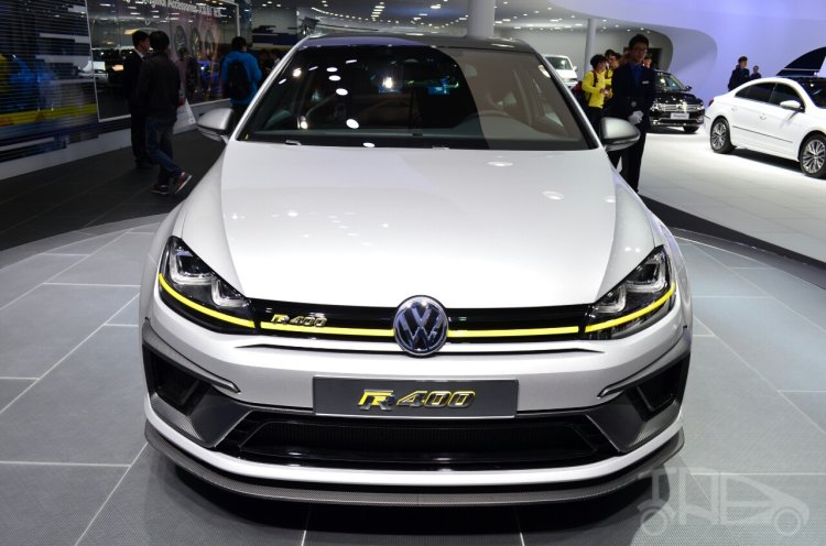 Volkswagen Golf R 400 concept front