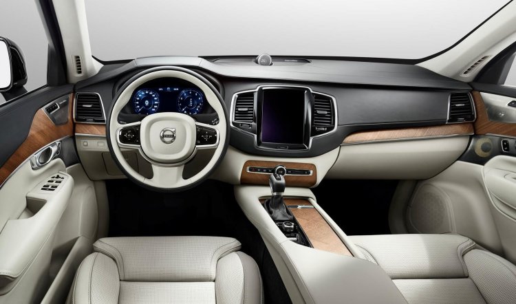 2015 Volvo XC90 dashboard view press image