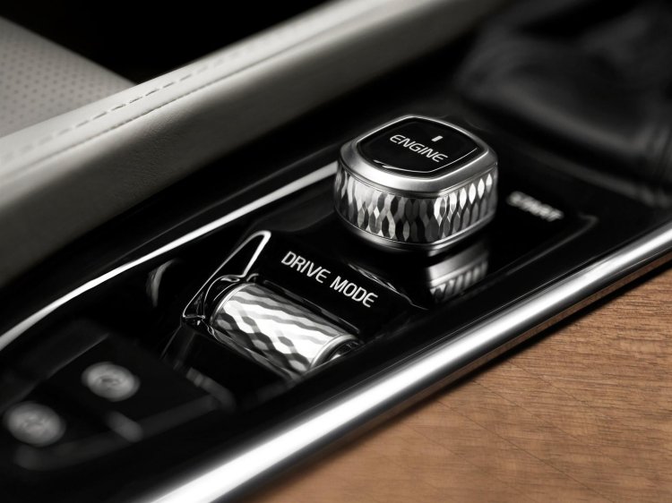 2015 Volvo XC90 switchgear press image