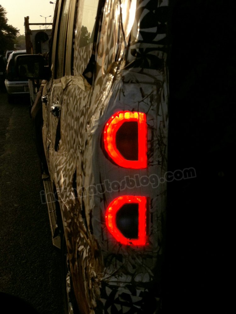 Mahindra Scorpio facelift LED taillamp spyshot May 2014