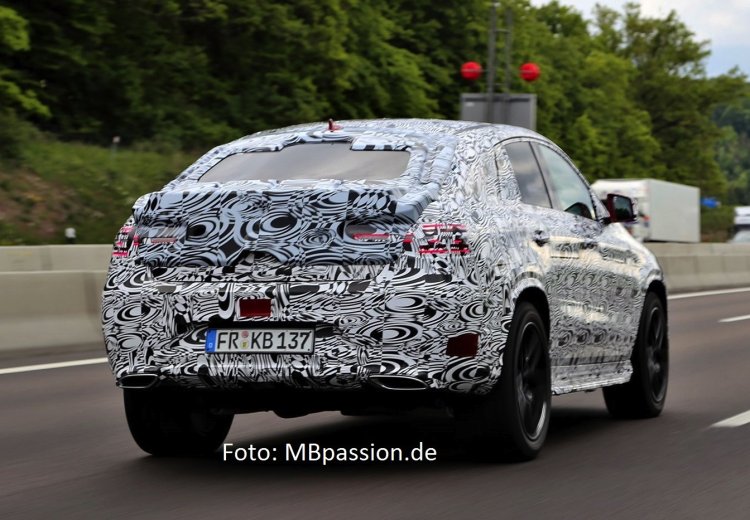Mercedes ML Coupe rear three quarters spyshot Germany