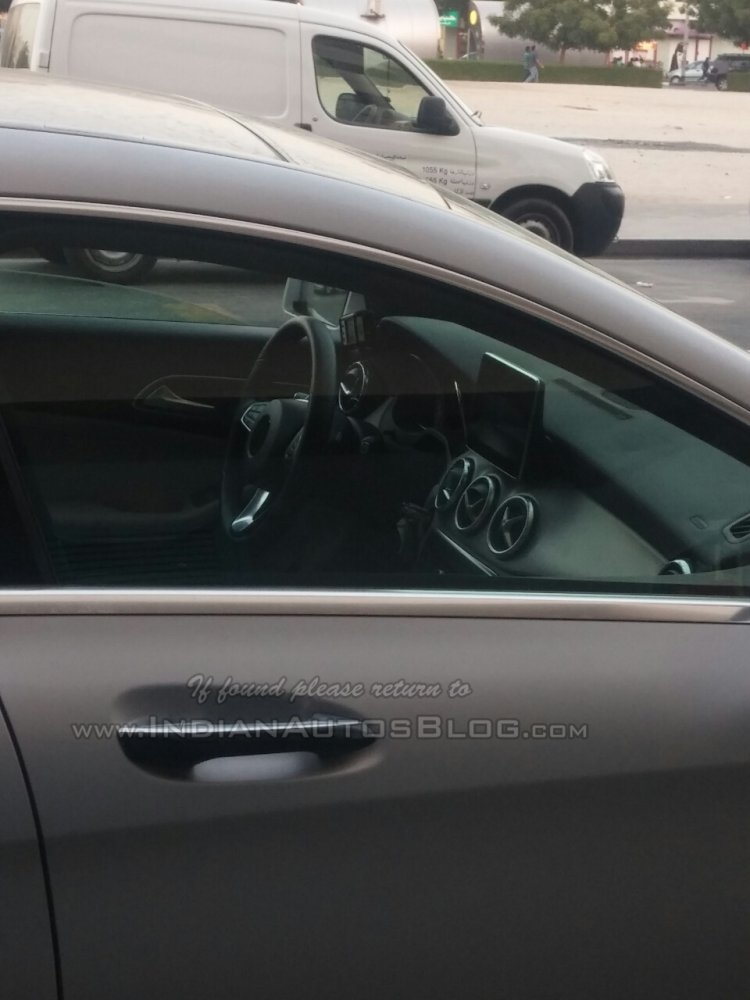 Spied Mercedes CLA Shooting Brake front window