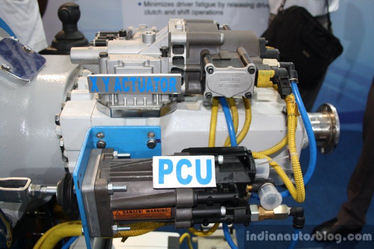 Wabco AMT Optidrive cutaway PCU & actuator