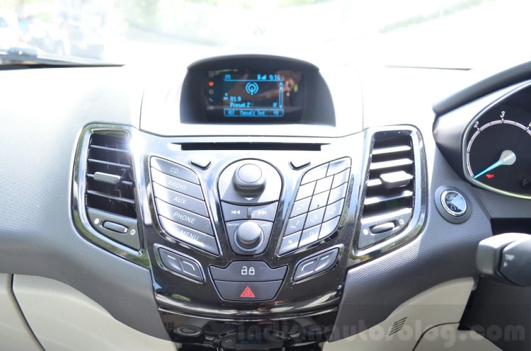 2014 Ford Fiesta Facelift Review center console