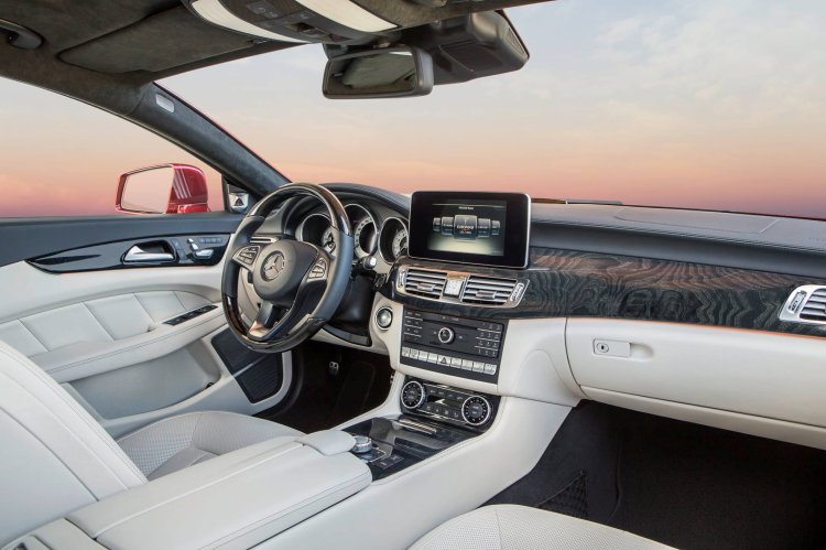 2015 Mercedes CLS Class dashboard official image