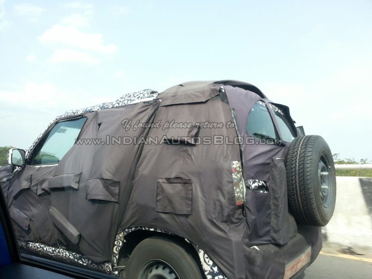 2016 Mahindra Bolero IAB spied rear quarter