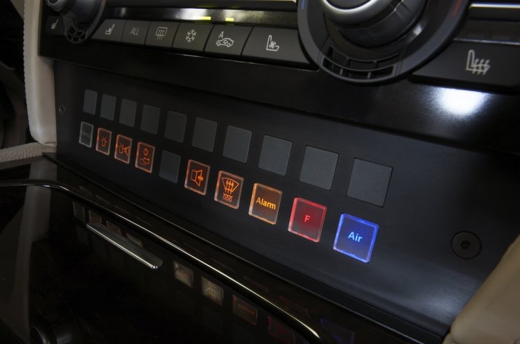BMW 760Li Security Edition front console