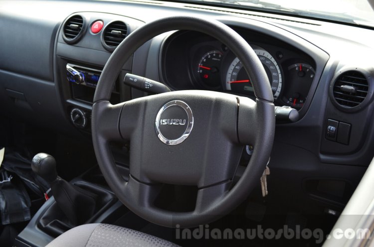 Isuzu D-Max Spacecab Arched Deck Review steering