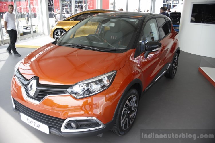 Renault Captur front three quarters left at the 2014 Goodwood Festival of Speed