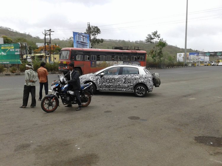 Spied testing Fiat Avventura