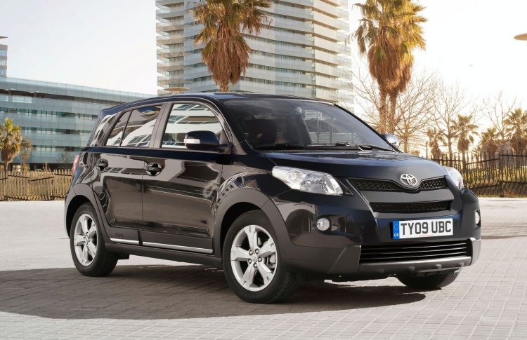 Toyota Urban Cruiser front three quarters press image