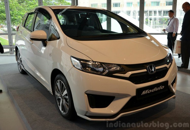 2014 Honda Jazz Modulo Malaysia front quarter