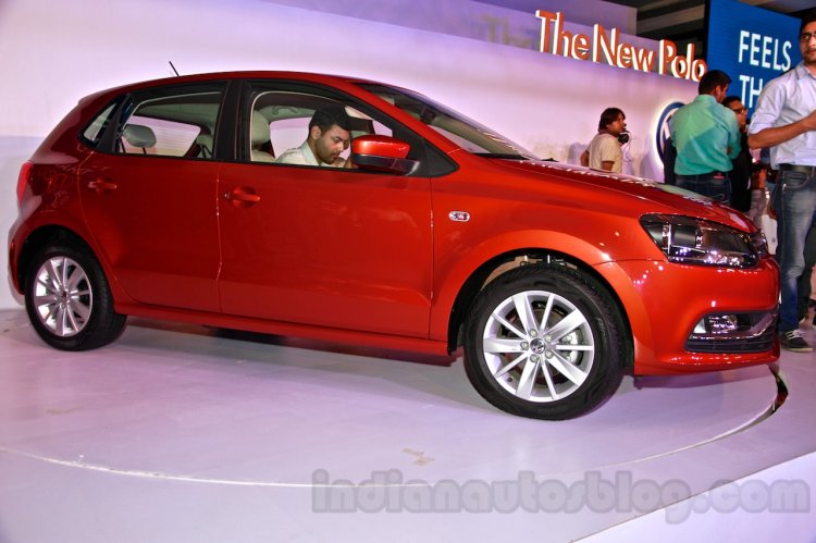 2014 VW Polo facelift front three quarters left 2 launch