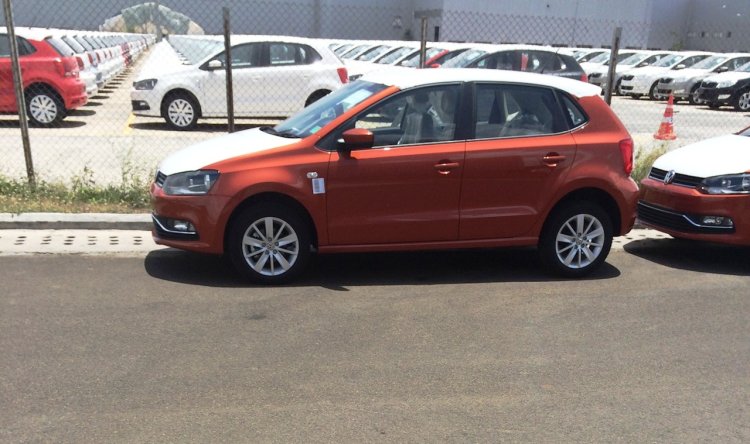 2014 VW Polo facelift spied new color side