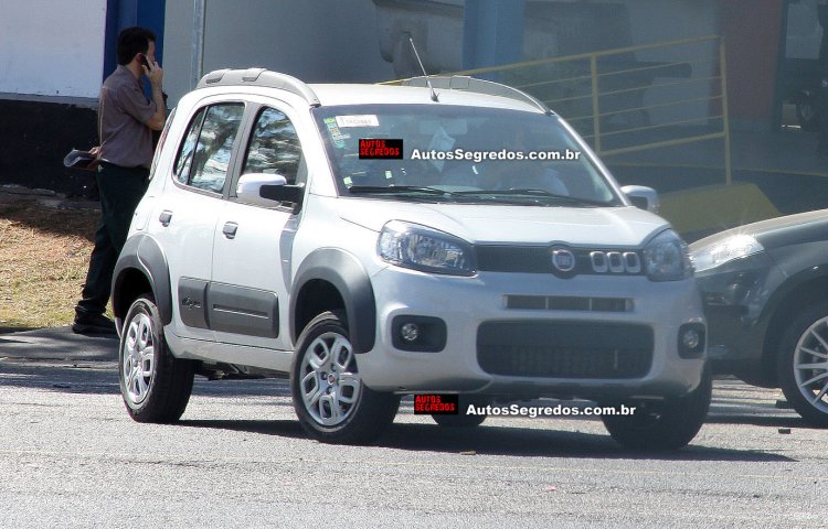 2015 Fiat Uno facelift spied in Brazil front three quarters