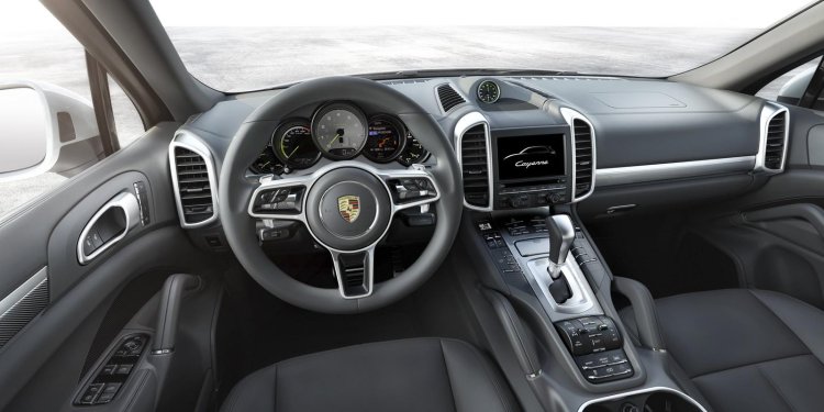 2015 Porsche Cayenne facelift press shots interior