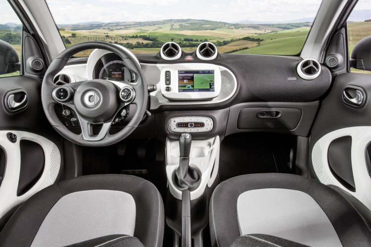 2015 Smart ForFour press shots cabin
