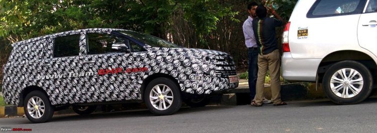 2016 Toyota Innova India spied side