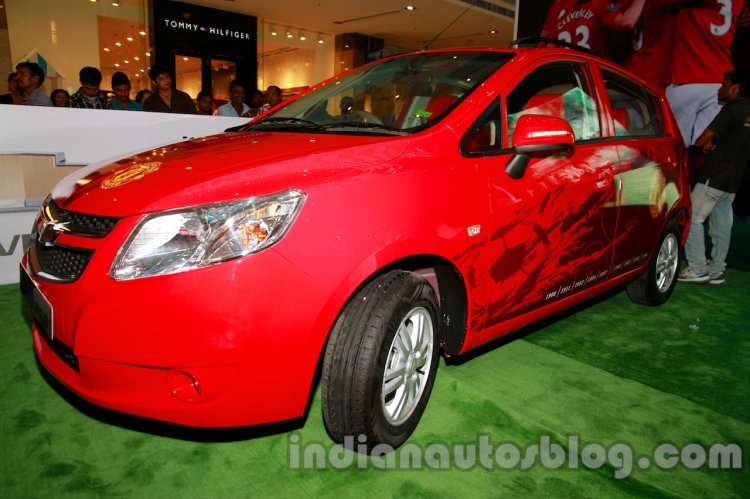 Chevrolet Sail U-VA Manchester United Edition front three quarters left