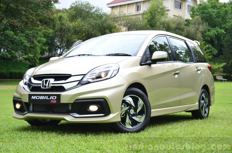 Honda Mobilio RS India live image quarter front angle