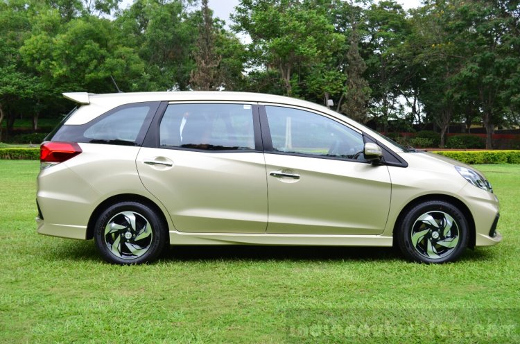 Honda Mobilio RS India live image side