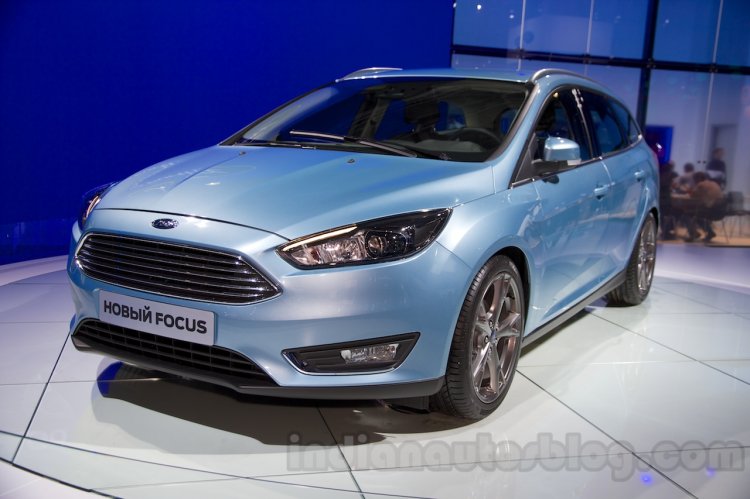 2015 Ford Focus Estate at the 2014 Moscow Motor Show front quarter