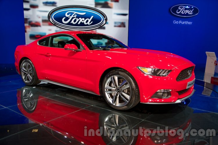 2015 Ford Mustang at the 2014 Moscow Motor Show front quarter