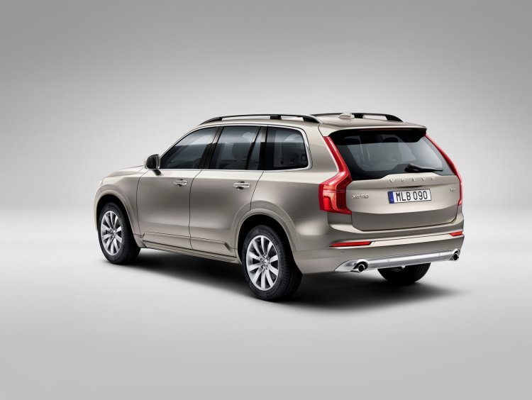 2015 Volvo XC90 rear three qurter
