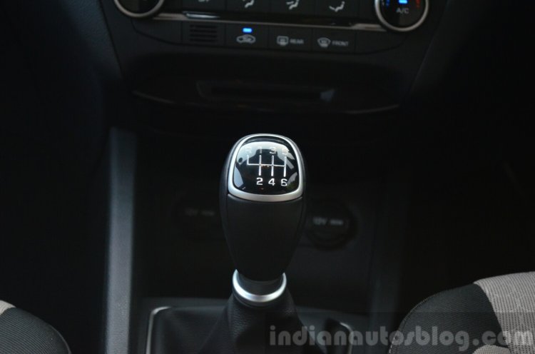 Hyundai Elite i20 Diesel Review gear