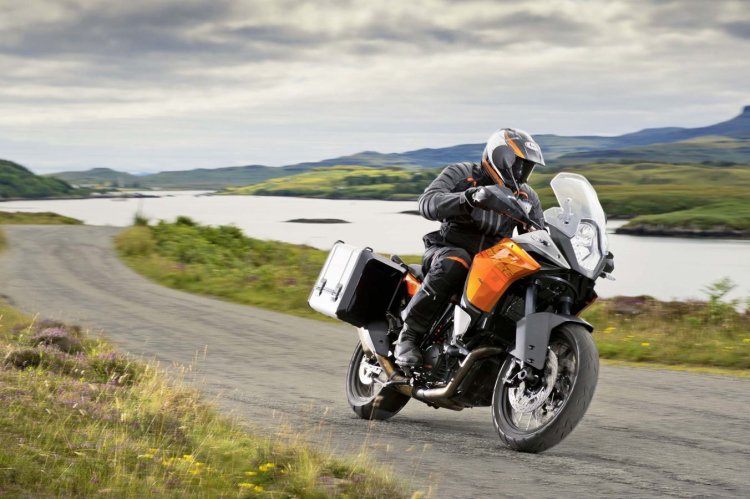 KTM 1190 Adventure corner entry