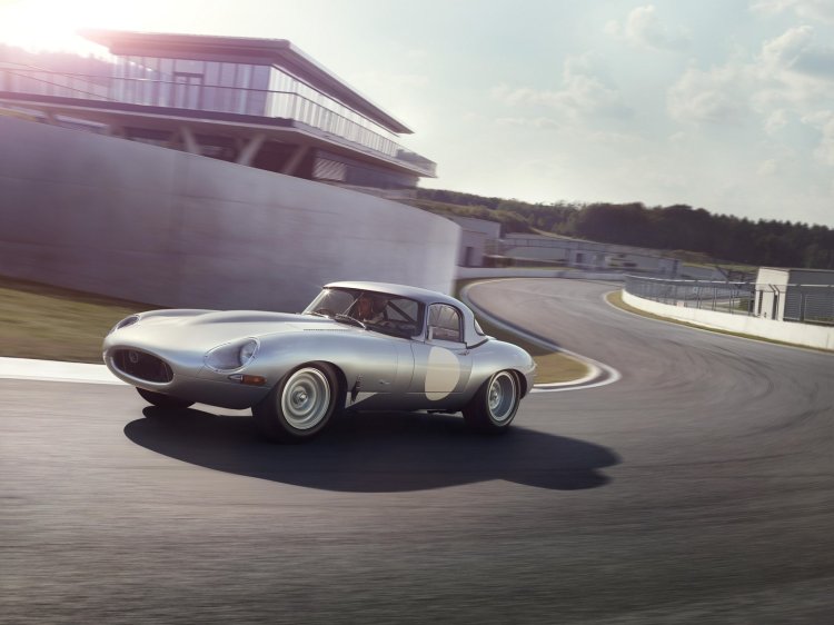 Lightweight Jaguar E-Type press image on track