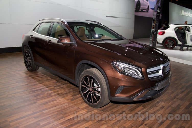 Mercedes GLA front right three quarter at the Moscow Motorshow 2014
