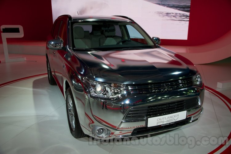 Mitsubishi Outlander PHEV at the 2014 Moscow Motor Show