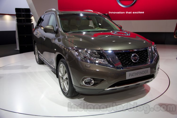 Nissan Pathfinder at the 2014 Moscow Motor Show front quarter