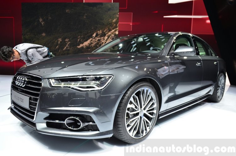 Audi A6 facelift front three quarters right view at the 2014 Paris Motor Show