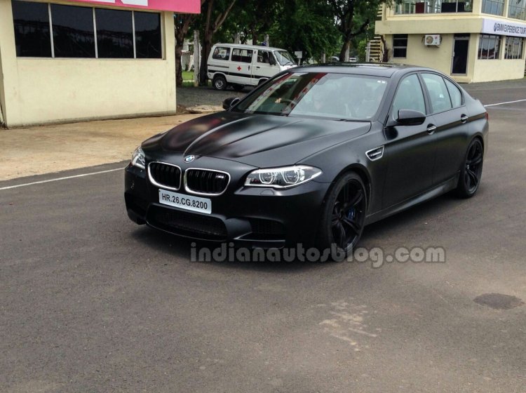 BMW M5 facelift front three quarters right in India