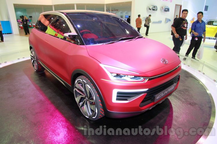 Daihatsu CUV-2 Concept at the 2014 Indonesia International Motor Show front quarter