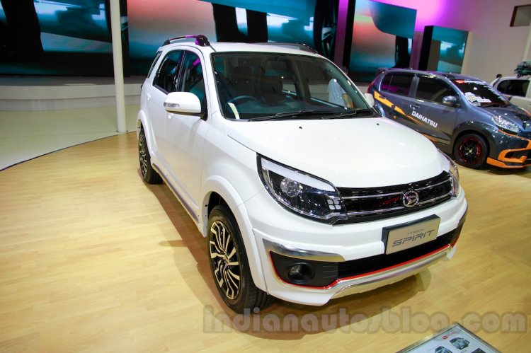 Daihatsu Terios Spirit front three quarters left at the 2014 Indonesia International Motor Show