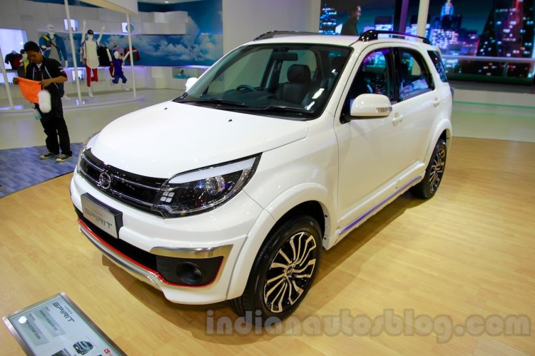 Daihatsu Terios Spirit front three quarters right at the 2014 Indonesia International Motor Show