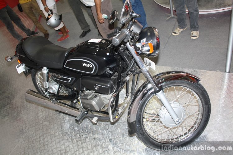 Hero Splendor Pro Classic at the 2014 Nepal Motor Show front three quarter