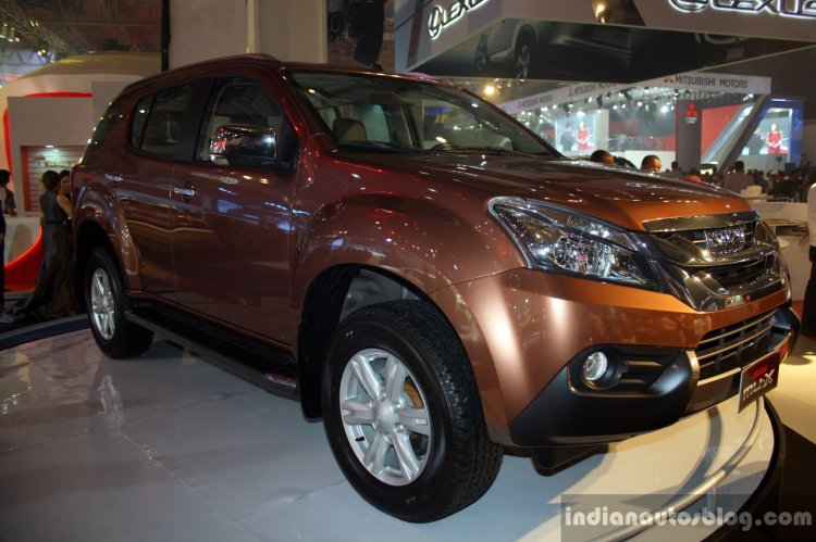 Isuzu MU-X front three quarter at the CAMPI 2014