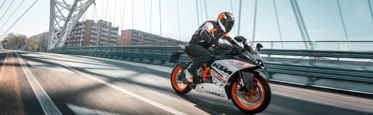 KTM Duke RC390 riding position