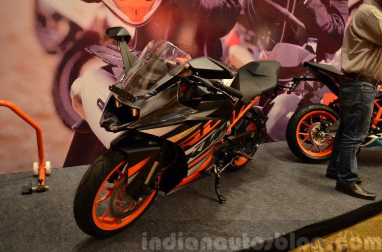 KTM RC390 and RC200 Style package front three quarter